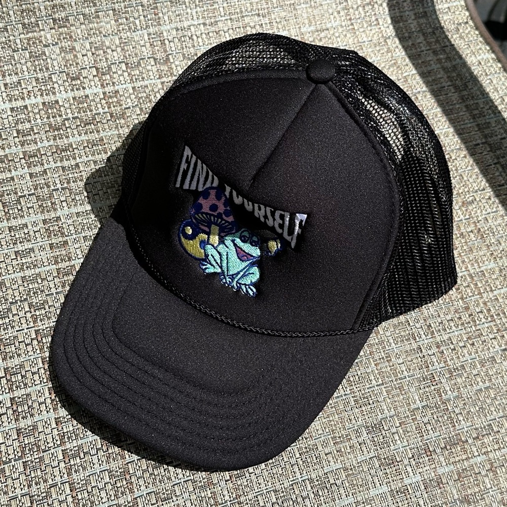 Donut ‘Find Yourself’ Trucker Hat - Picture 4 of 5